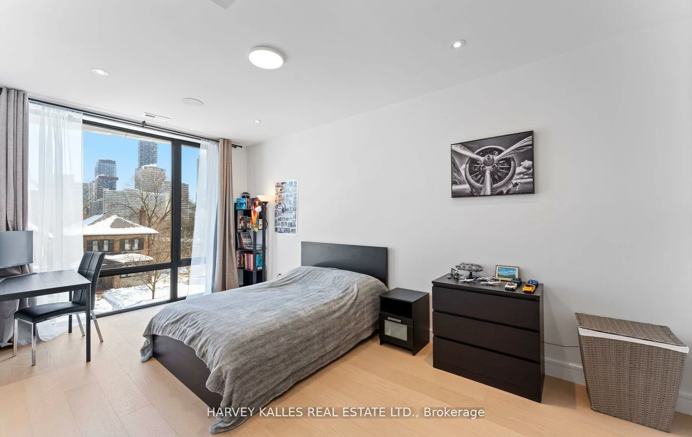 656, Oriole, Yonge-Eglinton, Toronto