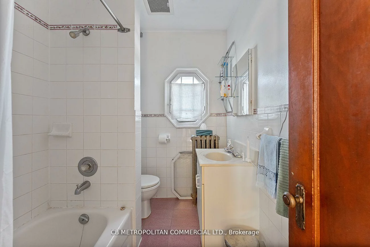 17, Augusta, Kensington-Chinatown, Toronto