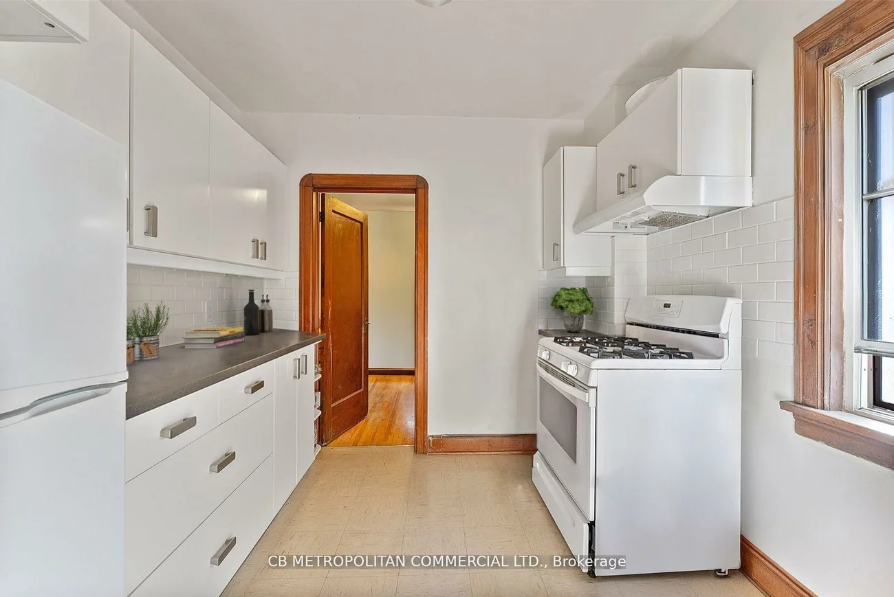 17, Augusta, Kensington-Chinatown, Toronto