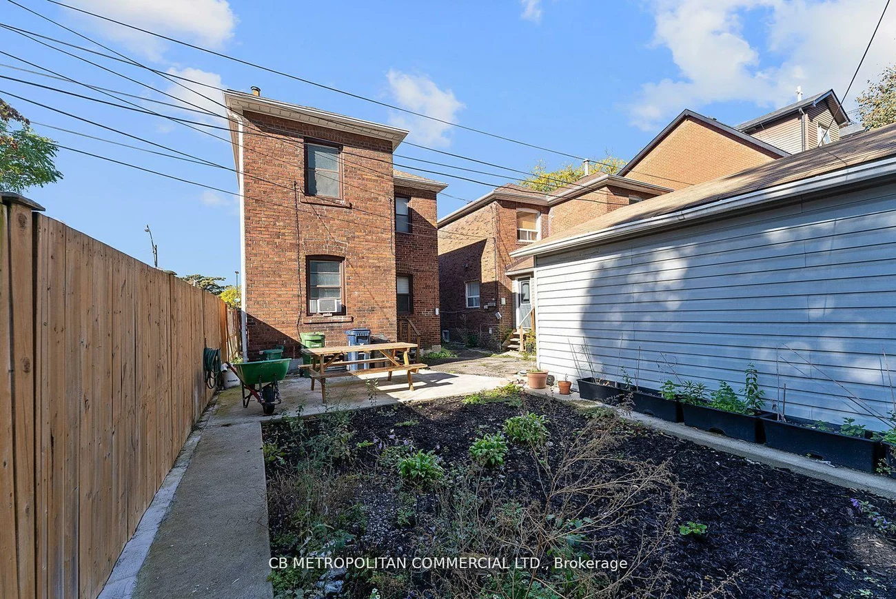 17, Augusta, Kensington-Chinatown, Toronto