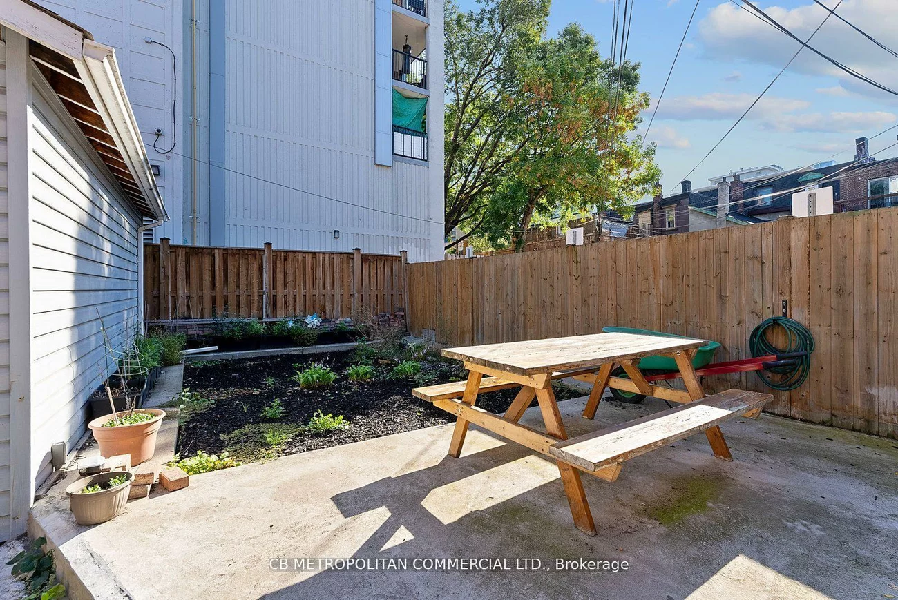 17, Augusta, Kensington-Chinatown, Toronto