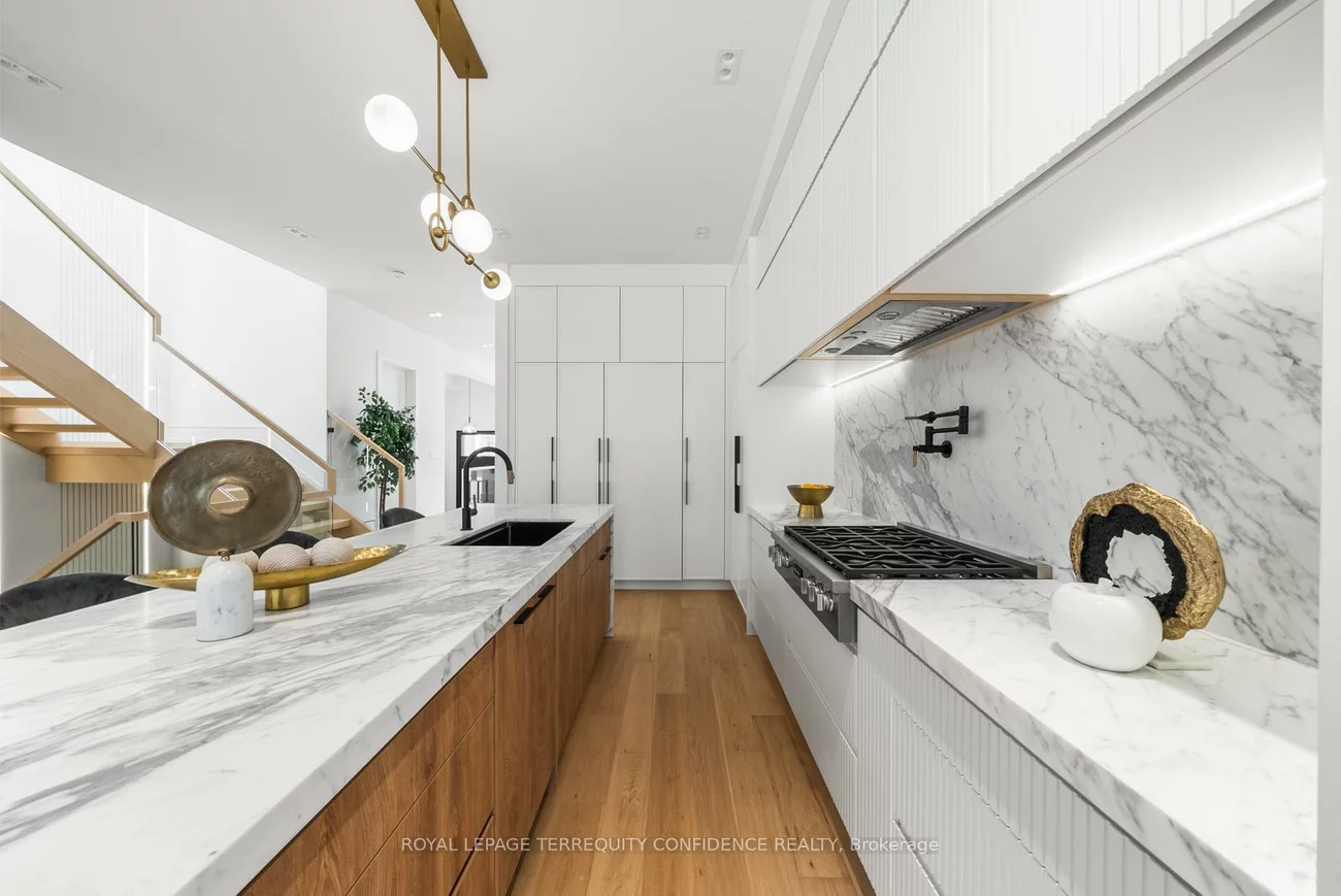 338A, Horsham, Willowdale West, Toronto