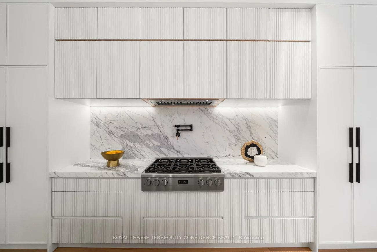 338A, Horsham, Willowdale West, Toronto