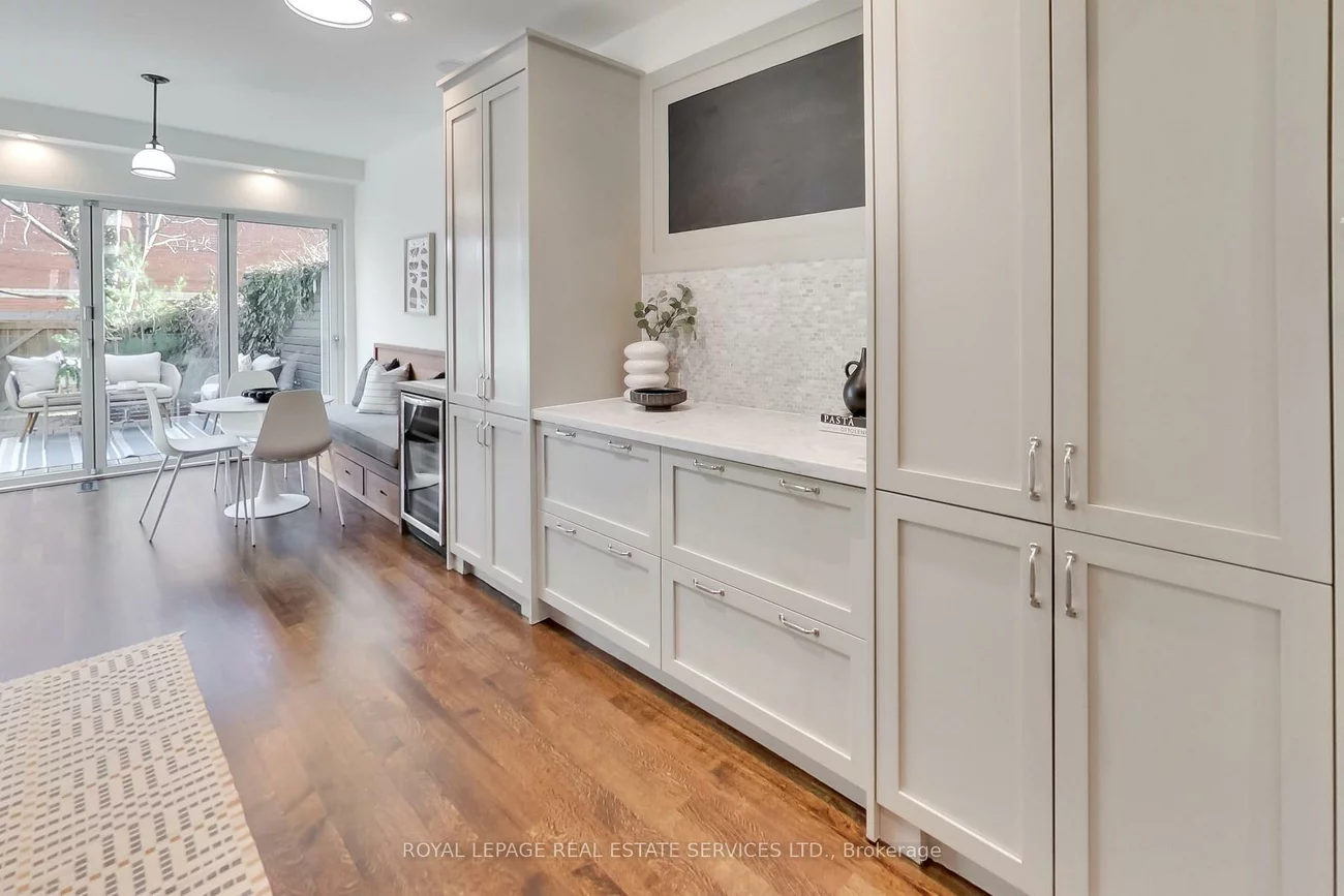 53, Robinson, Trinity-Bellwoods, Toronto