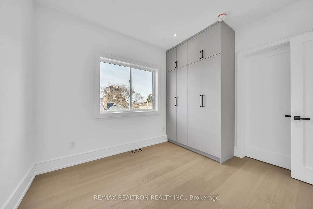 17, Lanark, Oakwood Village, Toronto