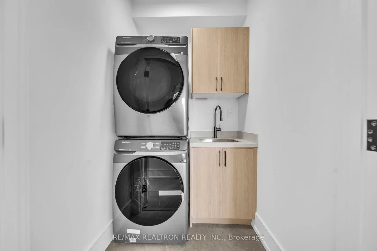 17, Lanark, Oakwood Village, Toronto