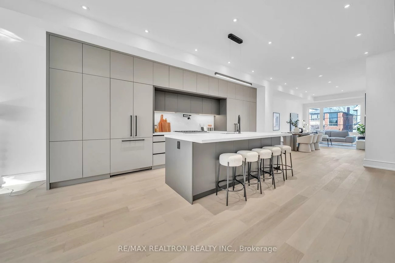 17, Lanark, Oakwood Village, Toronto