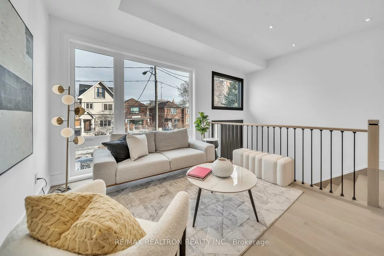 17, Lanark, Oakwood Village, Toronto