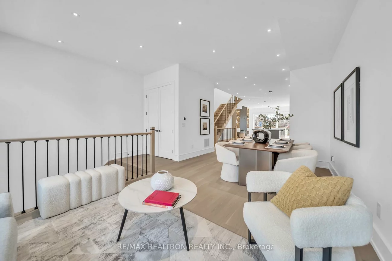 17, Lanark, Oakwood Village, Toronto