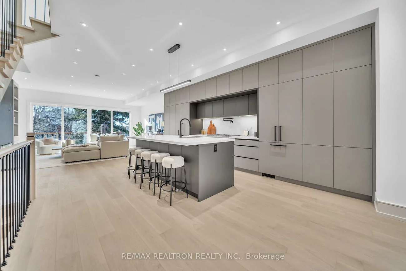 17, Lanark, Oakwood Village, Toronto