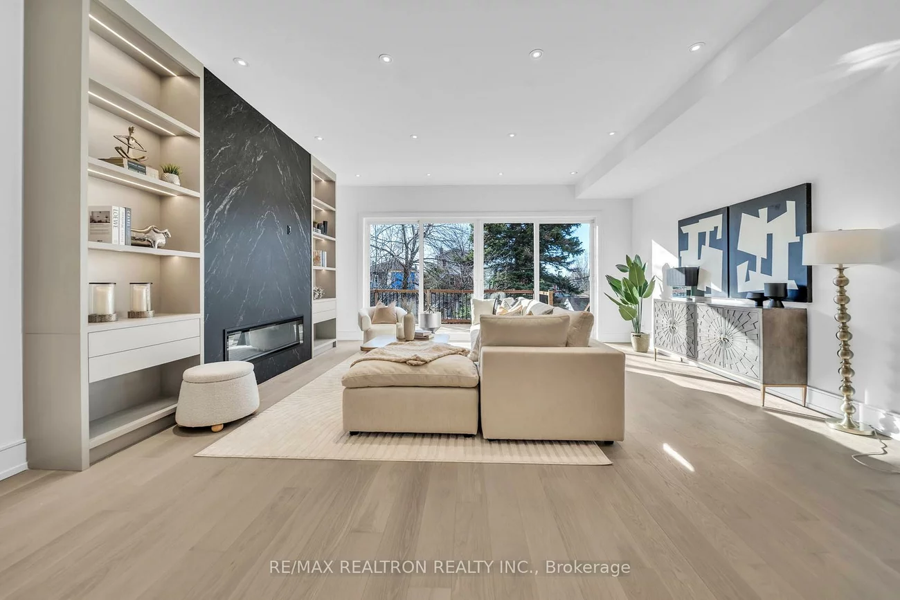 17, Lanark, Oakwood Village, Toronto