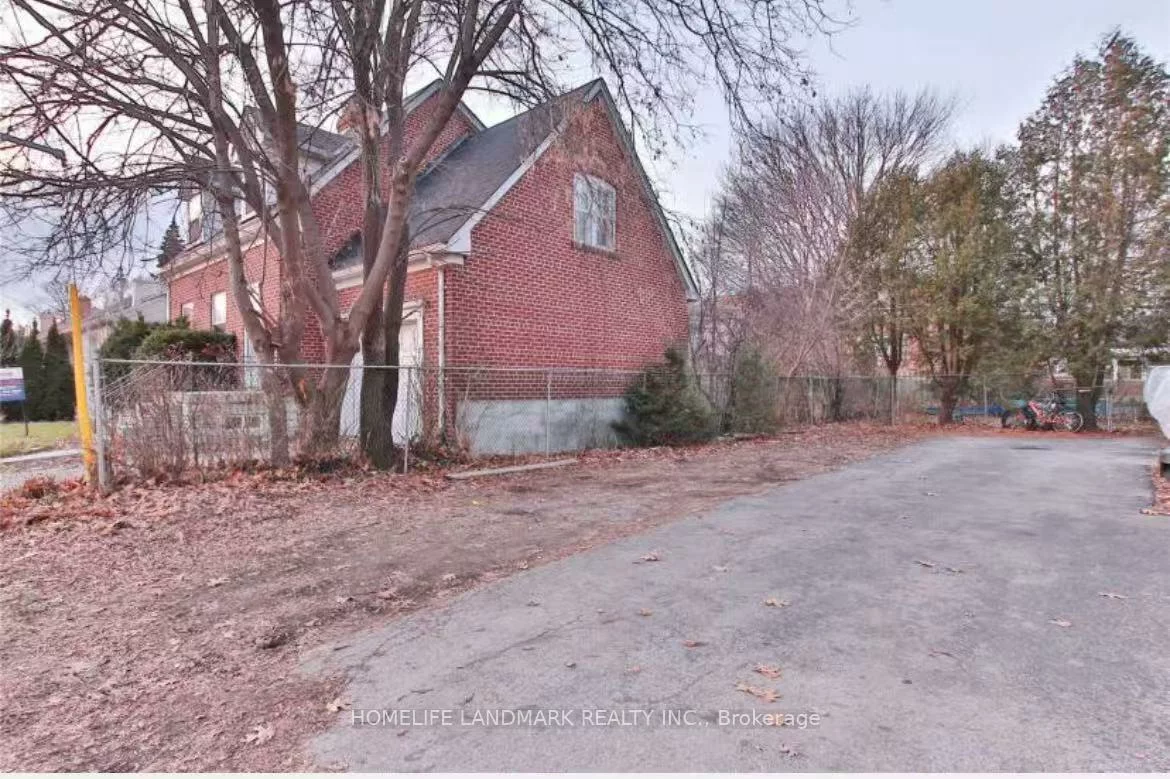 360B, Lawrence, Bedford Park-Nortown, Toronto