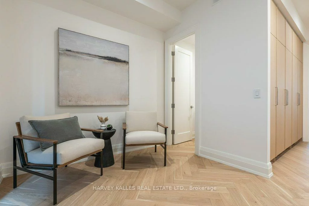 36, Evergreen, Leaside, Toronto