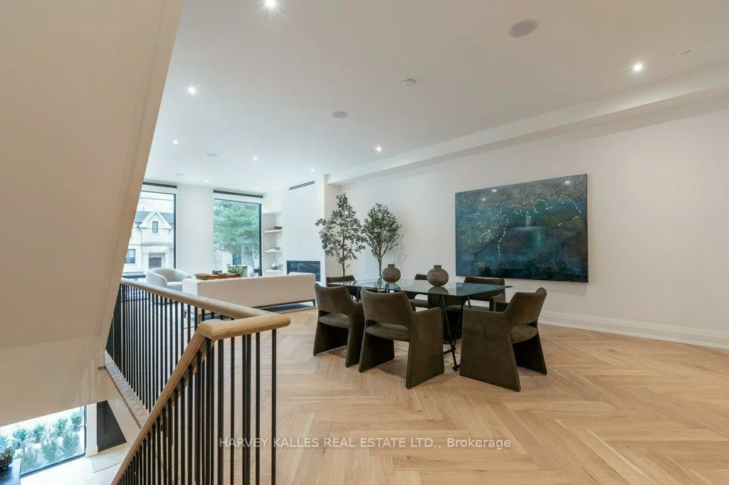 36, Evergreen, Leaside, Toronto