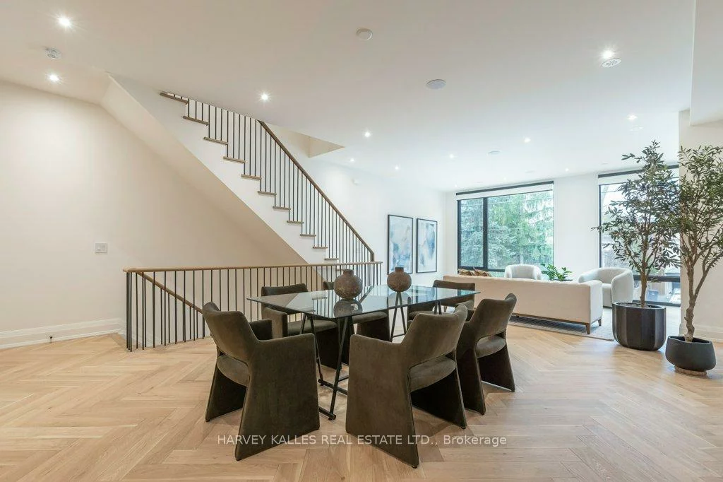 36, Evergreen, Leaside, Toronto