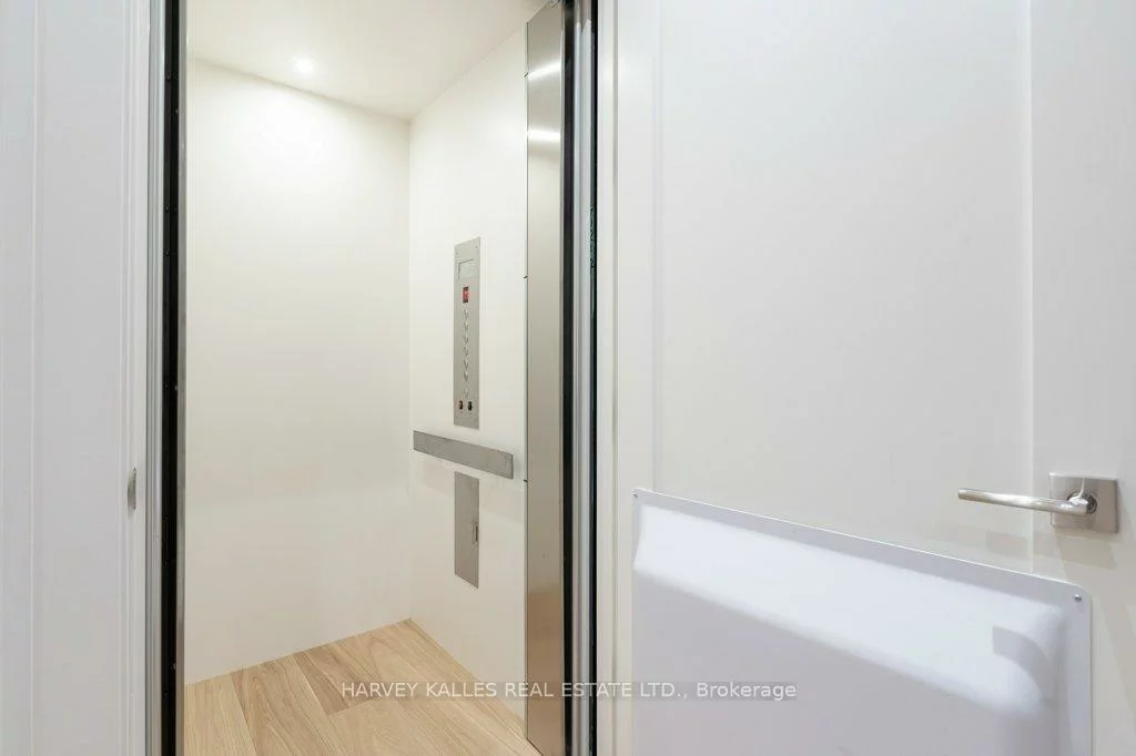 36, Evergreen, Leaside, Toronto