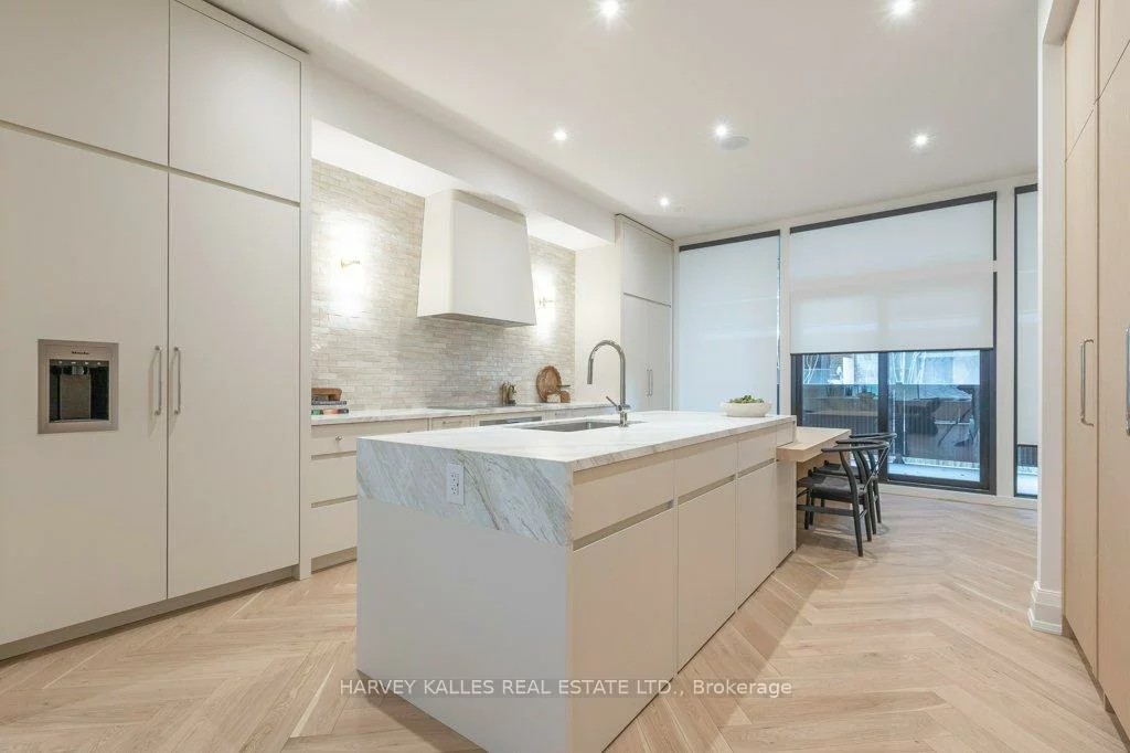 36, Evergreen, Leaside, Toronto