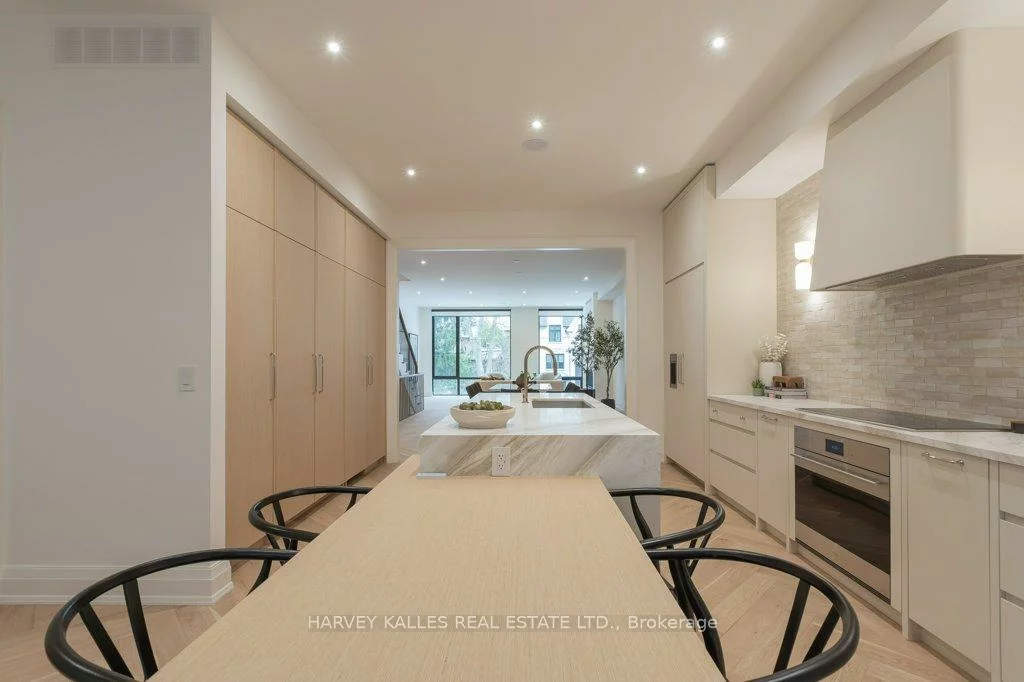 36, Evergreen, Leaside, Toronto