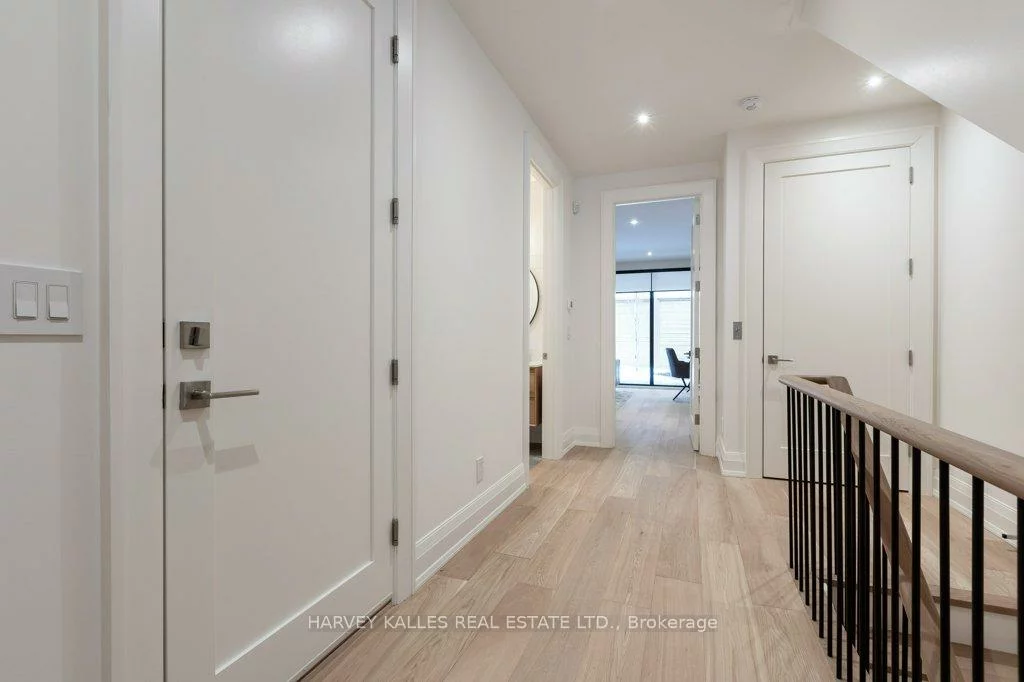 36, Evergreen, Leaside, Toronto