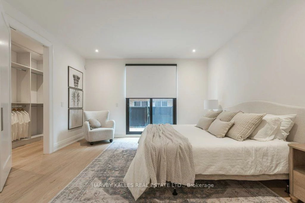 36, Evergreen, Leaside, Toronto