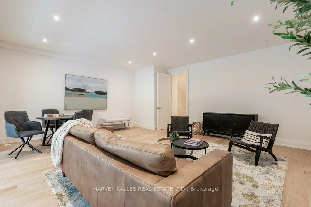 36, Evergreen, Leaside, Toronto