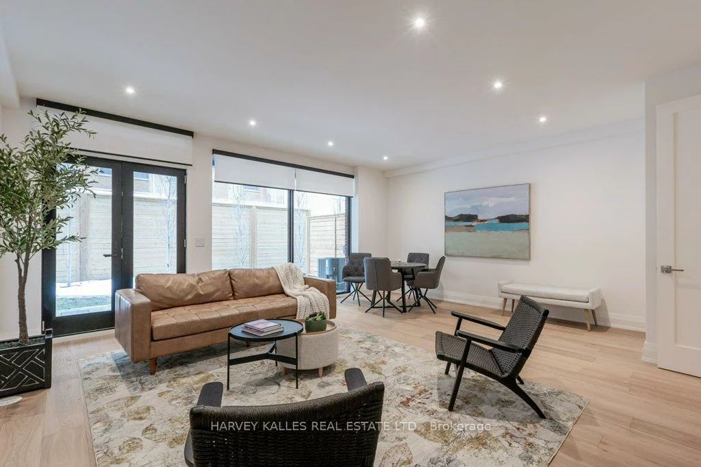 36, Evergreen, Leaside, Toronto