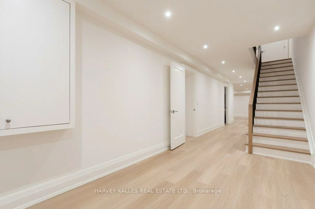 36, Evergreen, Leaside, Toronto