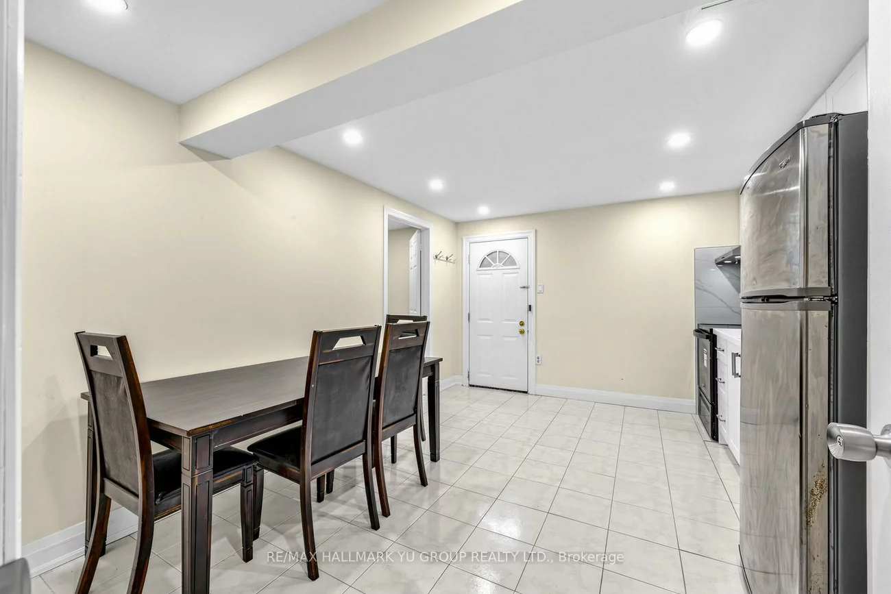 12, Pleasant View, Pleasant View, Toronto