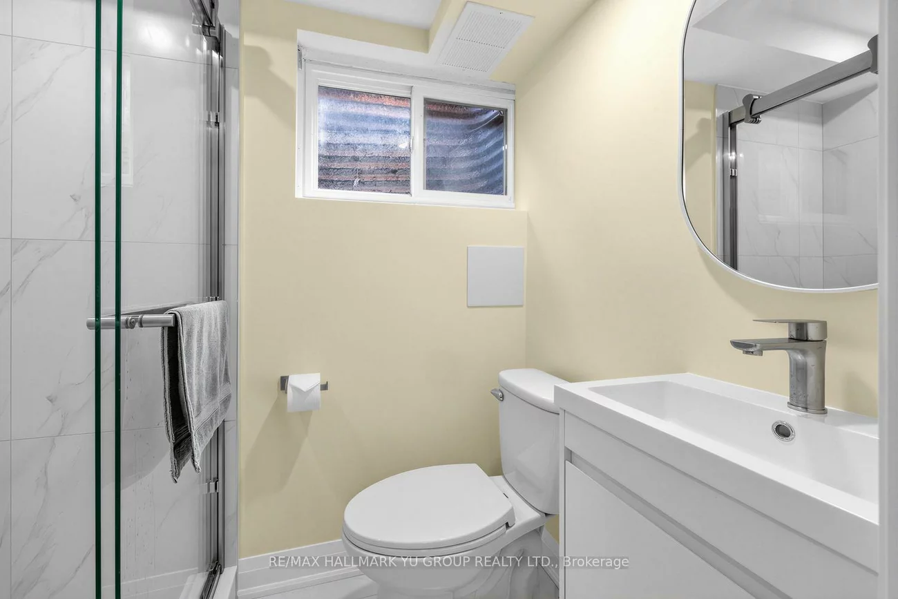 12, Pleasant View, Pleasant View, Toronto