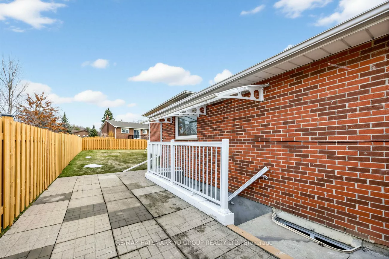 12, Pleasant View, Pleasant View, Toronto