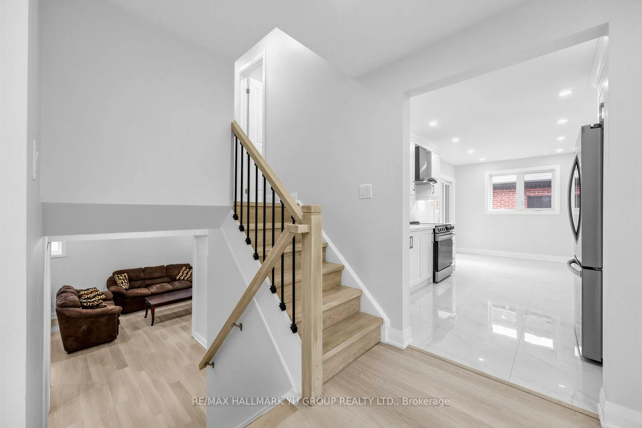 12, Pleasant View, Pleasant View, Toronto