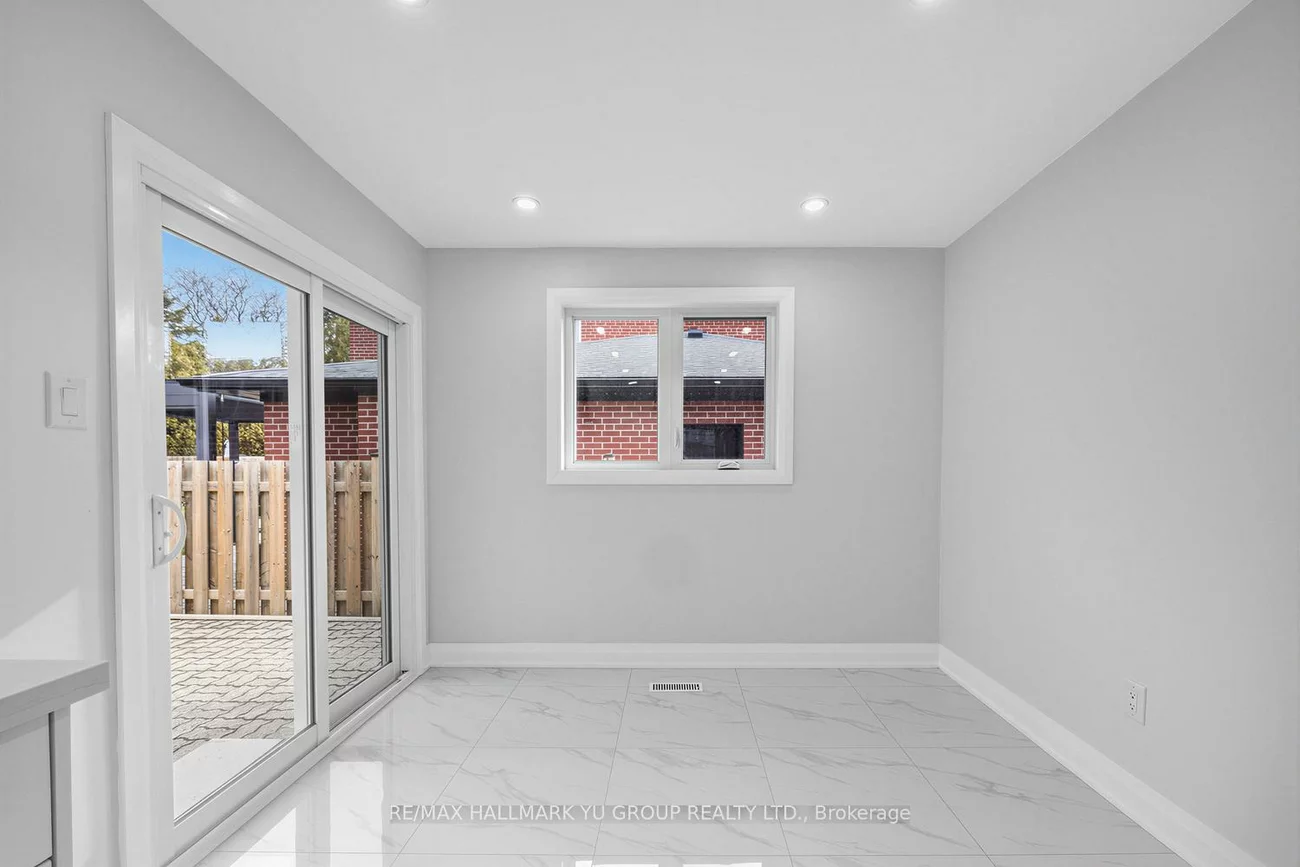 12, Pleasant View, Pleasant View, Toronto