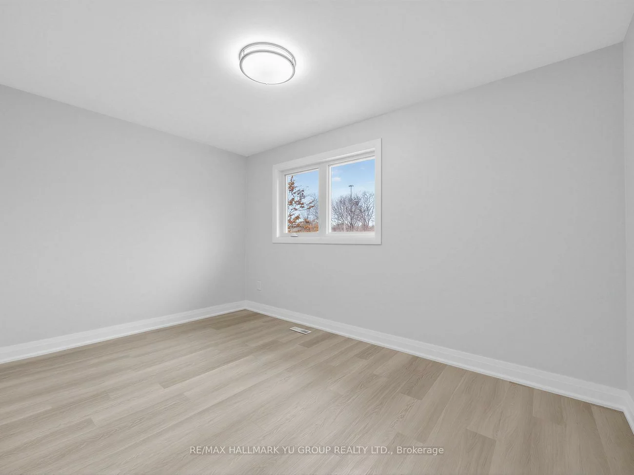 12, Pleasant View, Pleasant View, Toronto