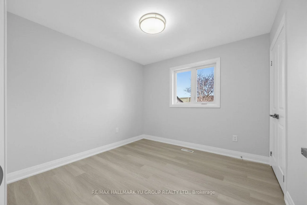 12, Pleasant View, Pleasant View, Toronto