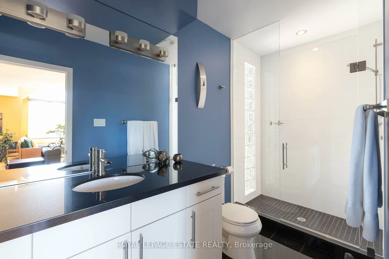 432, Queen, Regent Park, Toronto