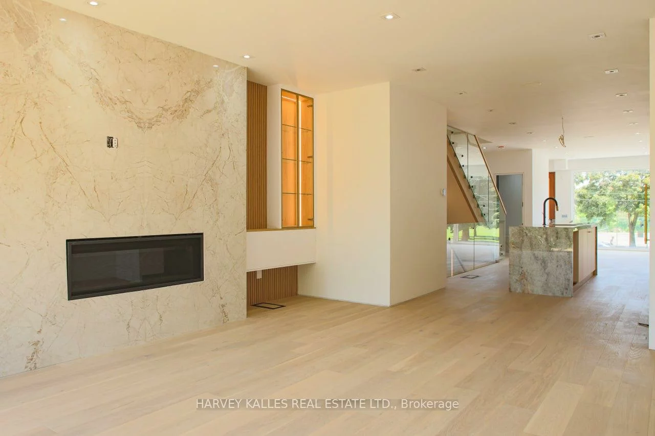 2970A, Bayview, Willowdale East, Toronto