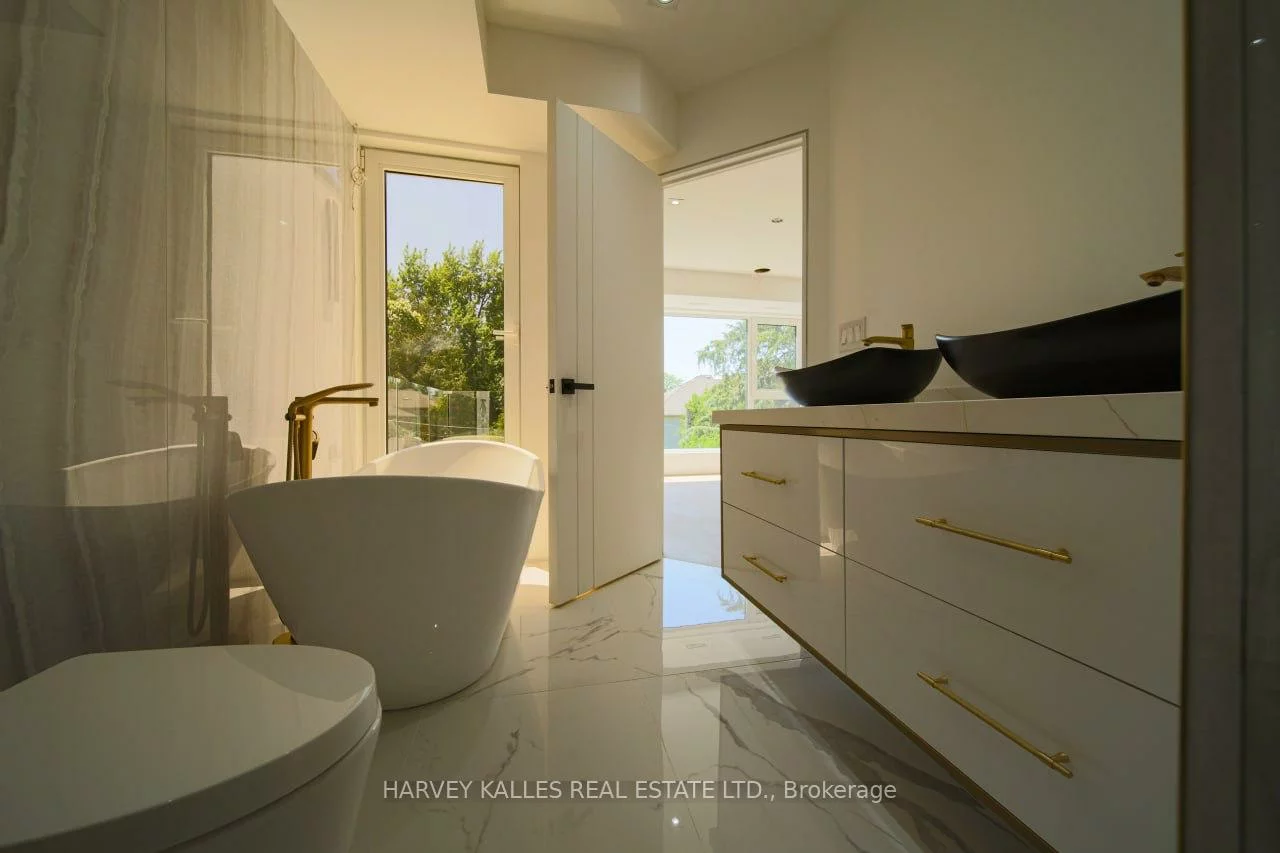 2970A, Bayview, Willowdale East, Toronto