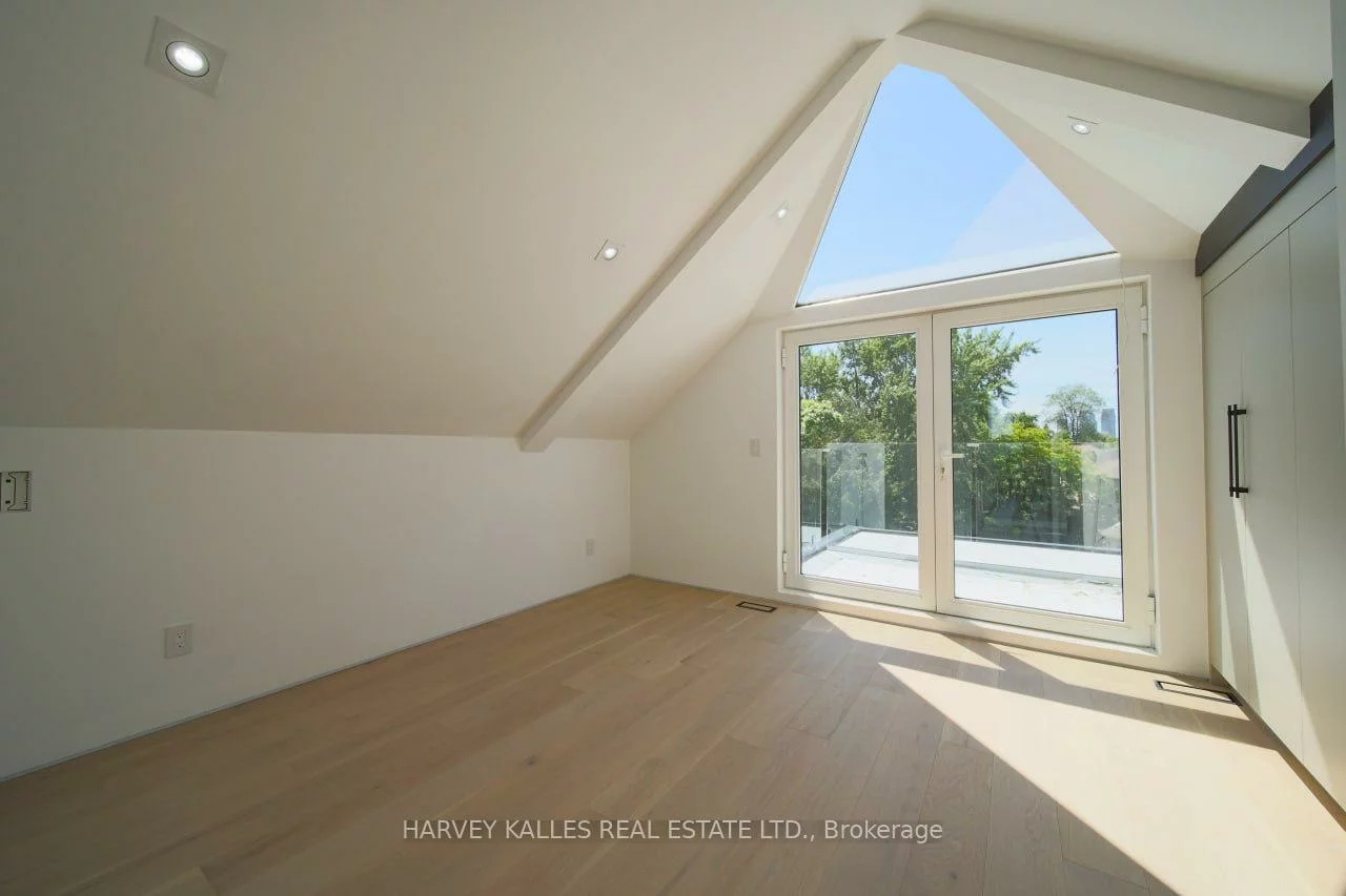 2970A, Bayview, Willowdale East, Toronto