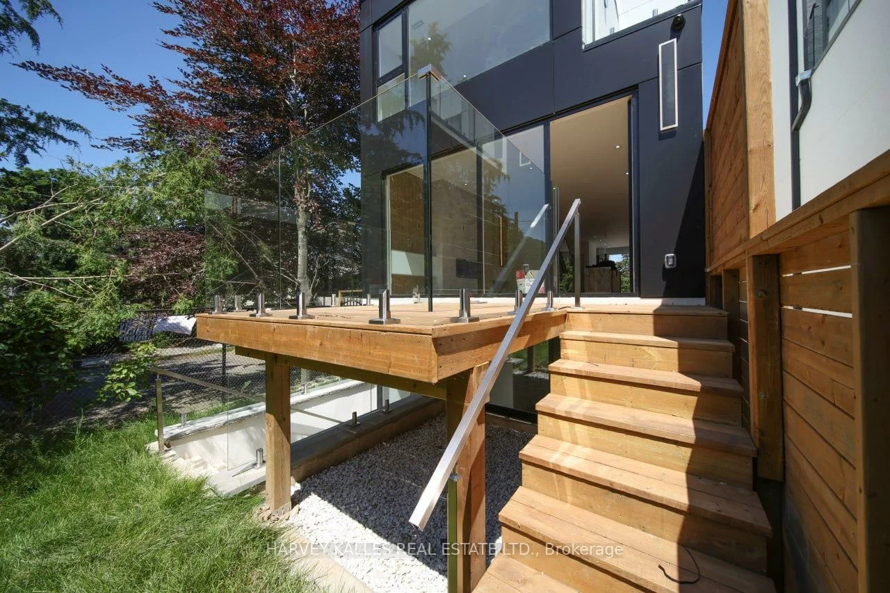 2970A, Bayview, Willowdale East, Toronto