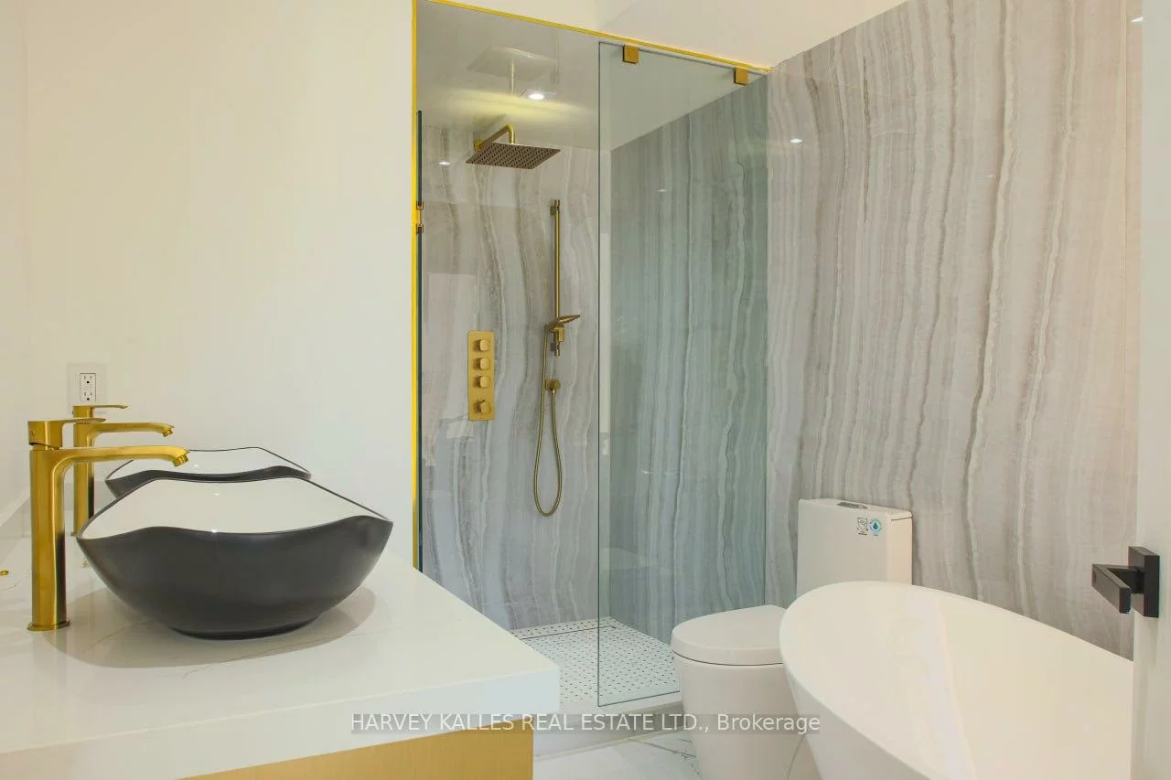 2970A, Bayview, Willowdale East, Toronto