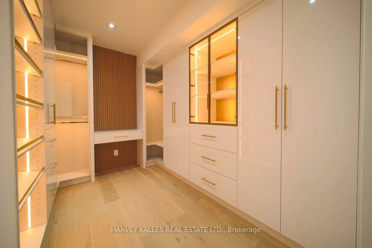 2970A, Bayview, Willowdale East, Toronto