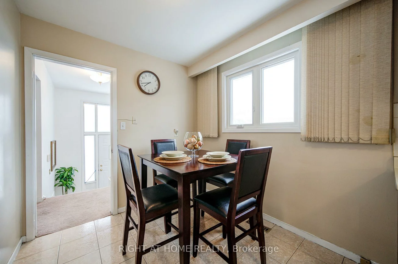14, Castlebury, Bayview Woods-Steeles, Toronto