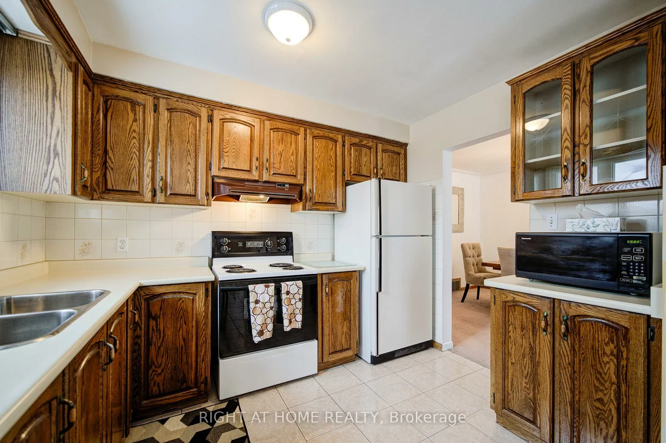 14, Castlebury, Bayview Woods-Steeles, Toronto