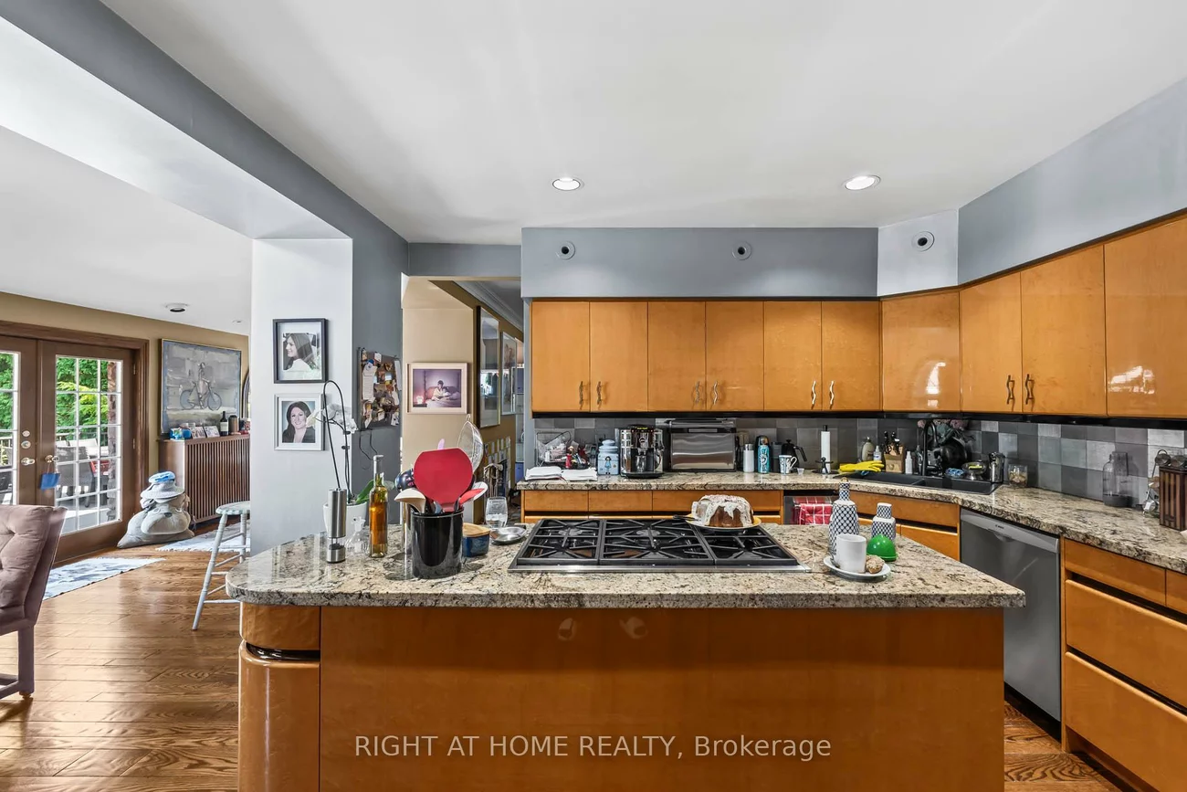 287, RUSSELL HILL, Casa Loma, Toronto