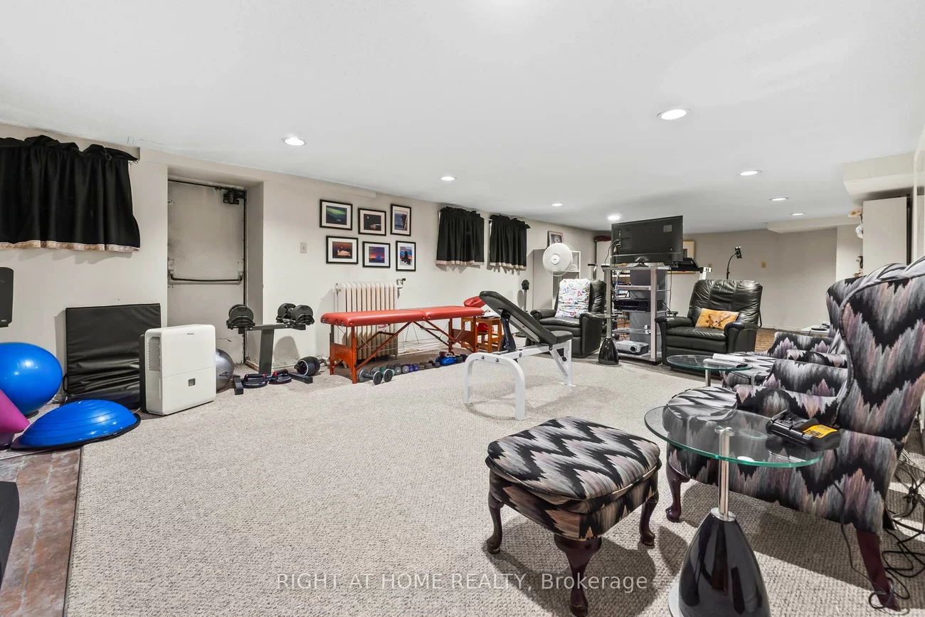 287, RUSSELL HILL, Casa Loma, Toronto