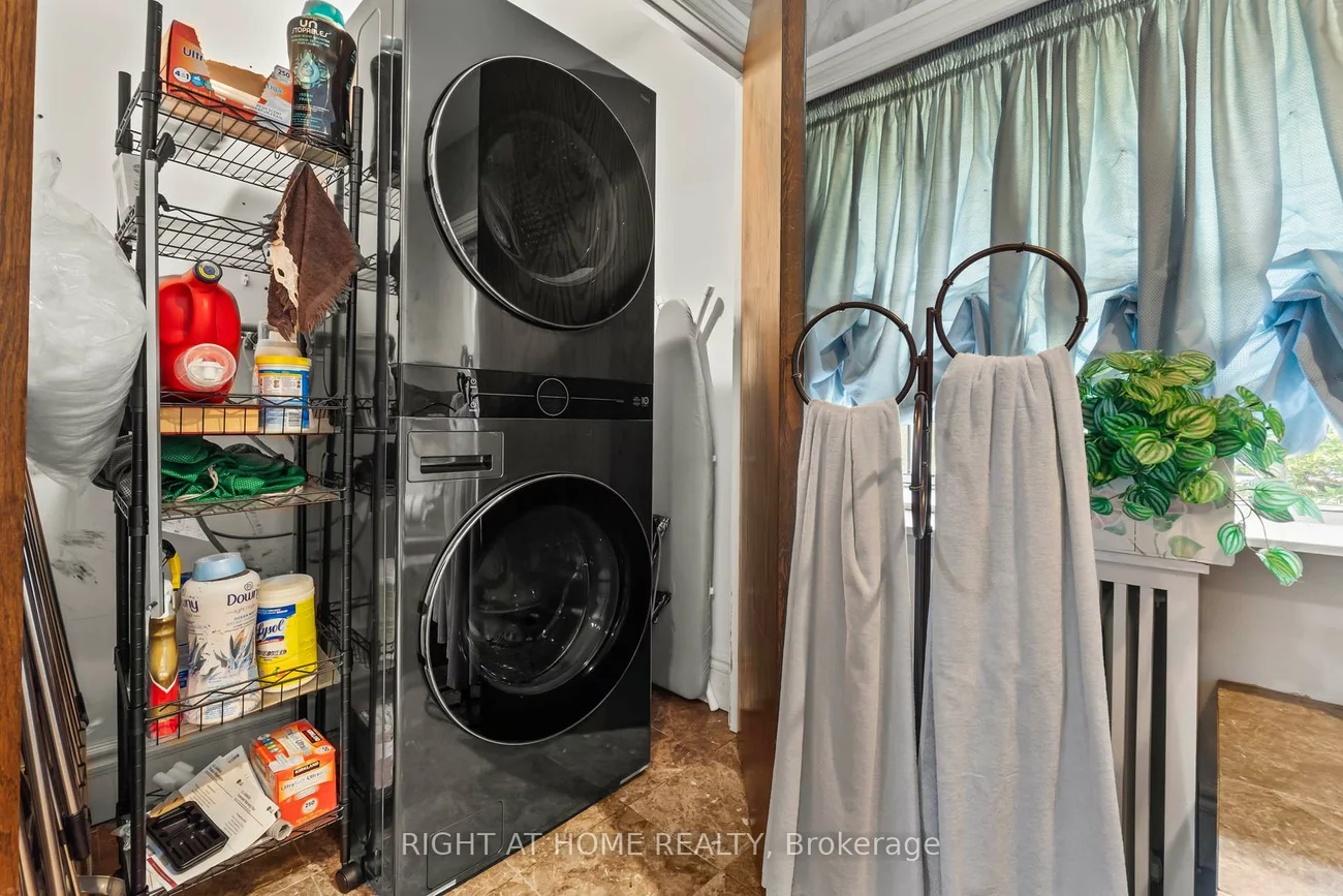 287, RUSSELL HILL, Casa Loma, Toronto