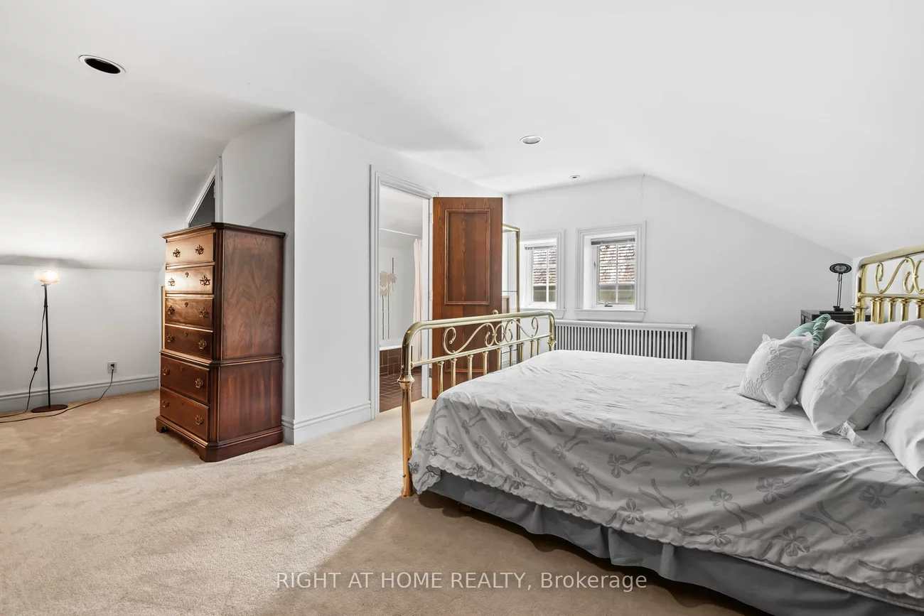 287, RUSSELL HILL, Casa Loma, Toronto