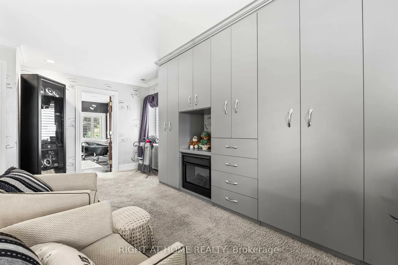 287, RUSSELL HILL, Casa Loma, Toronto