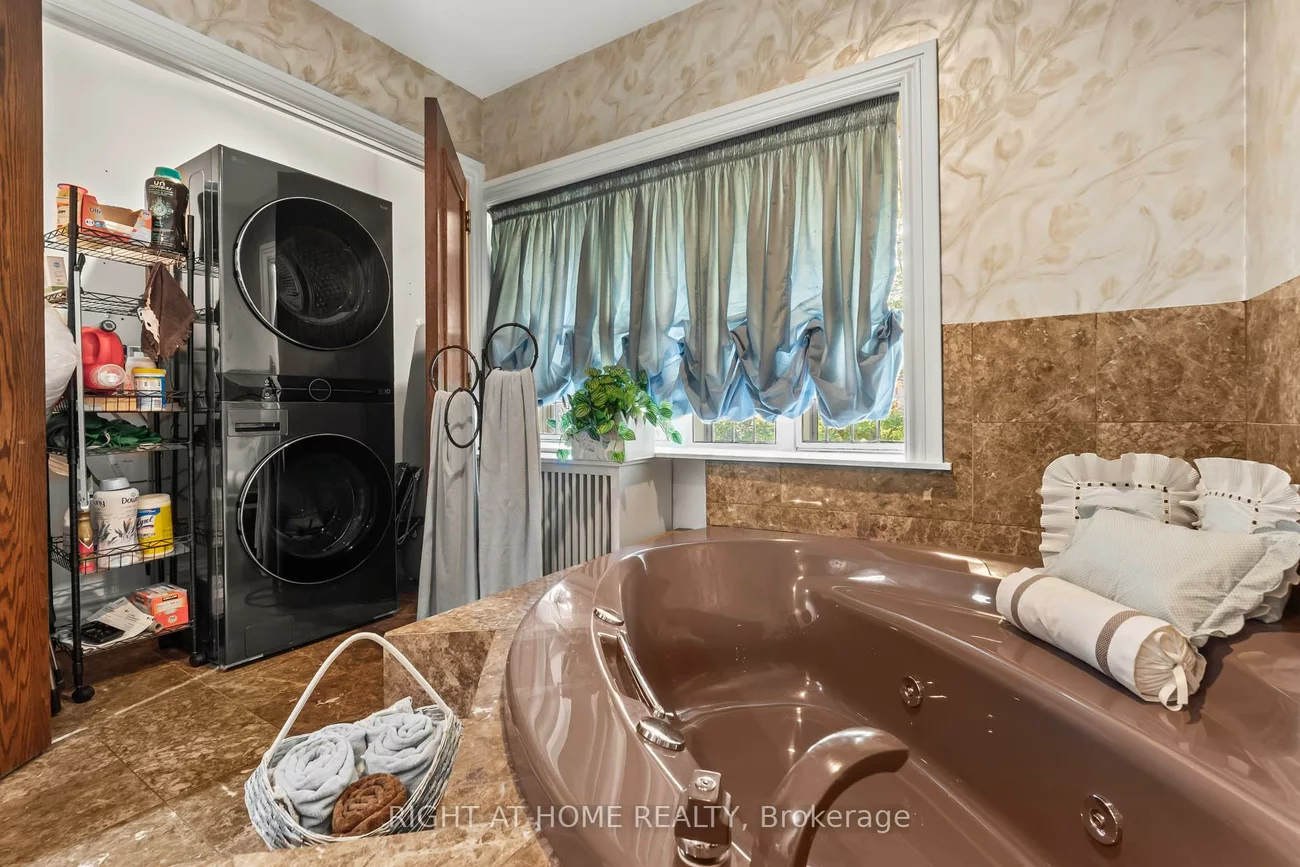 287, RUSSELL HILL, Casa Loma, Toronto