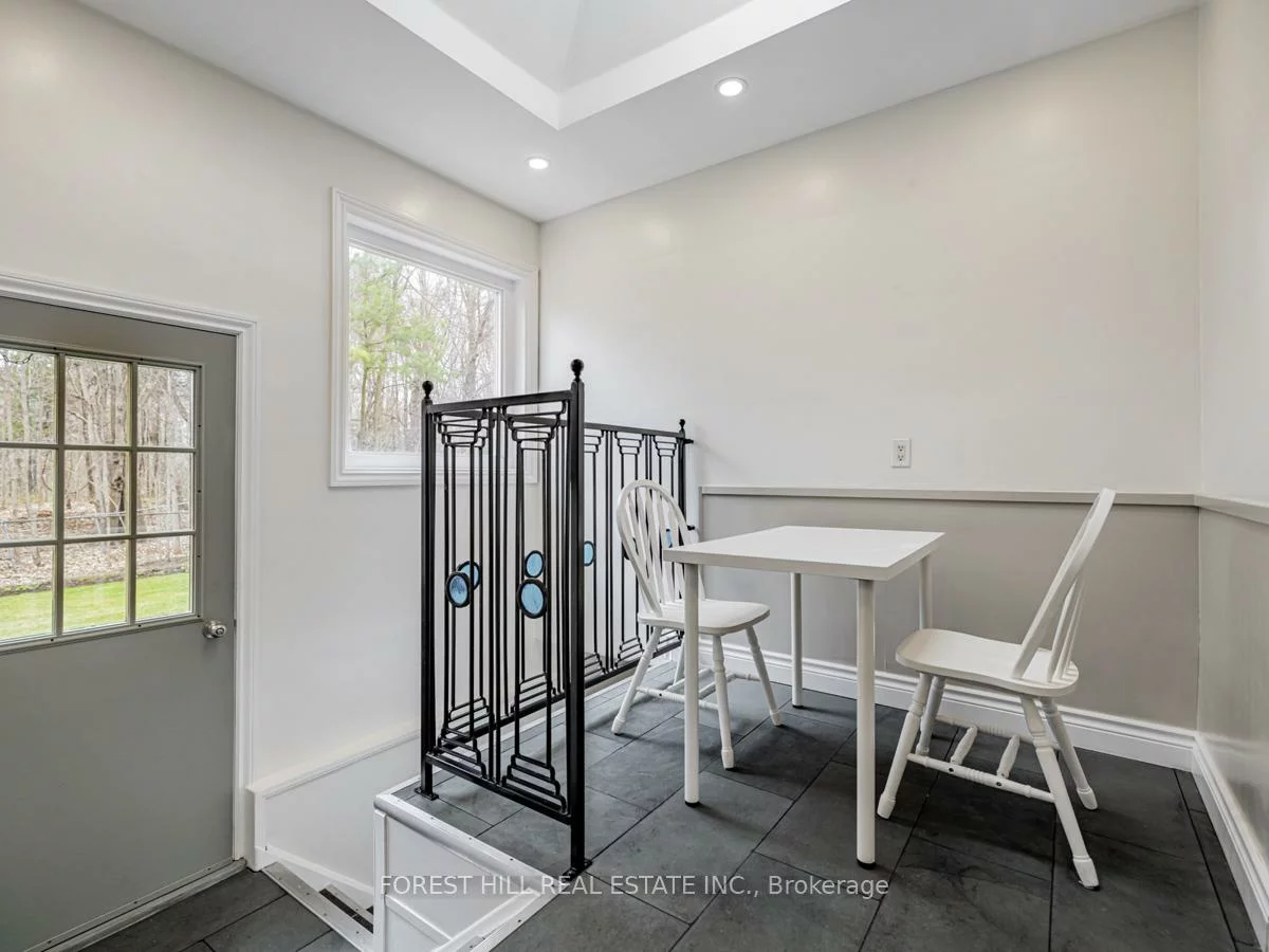 137, Citation, Bayview Village, Toronto